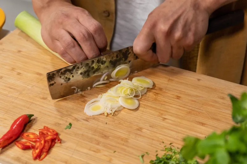 Cozinhar com Fogo: Como Chefs Brasileiros Encontram Equilíbrio Emocional nas Pimentas